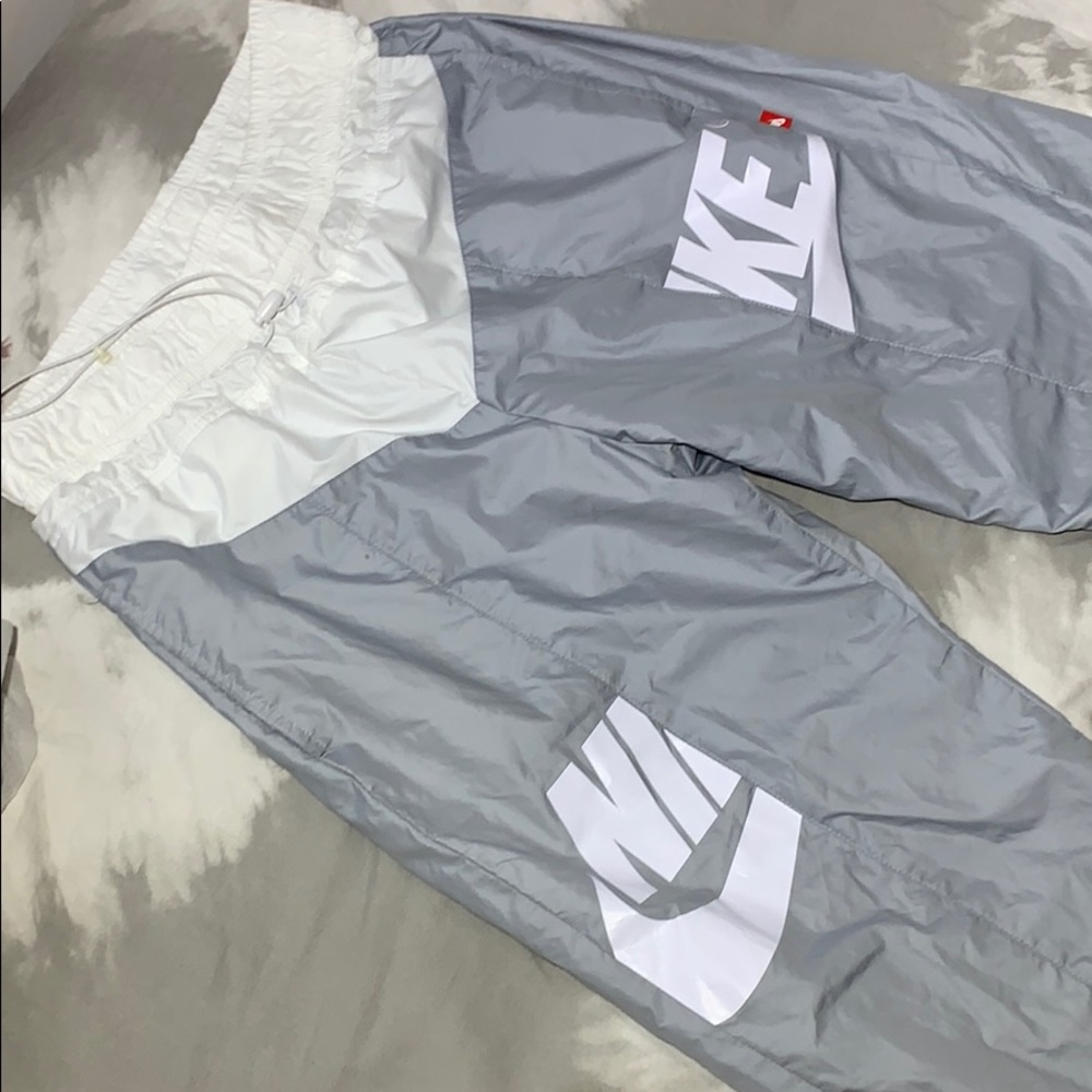 GREY & WHITE NIKE SNOW PANTS W/ POCKETS